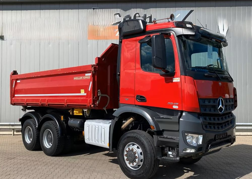 Mercedes-Benz Arocs 3345 | 6x6 Allrad | Wywrotka MEILLER Bordmatik | Euro 6 | - Billenőplatós teherautó: 5 kép. Mercedes-Benz Arocs 3345 | 6x6 Allrad | Wywrotka MEILLER Bordmatik | Euro 6 | - Billenőplatós teherautó: 5 kép.