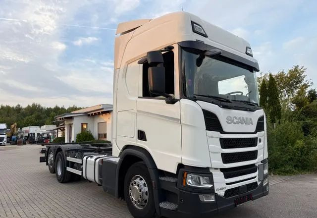 Scania R450 BDF • 6x2 • Euro 6d • Skrętna tylna oś • Retarder • Pod zabudowę • - Alvaz teherautó: 2 kép. Scania R450 BDF • 6x2 • Euro 6d • Skrętna tylna oś • Retarder • Pod zabudowę • - Alvaz teherautó: 2 kép.