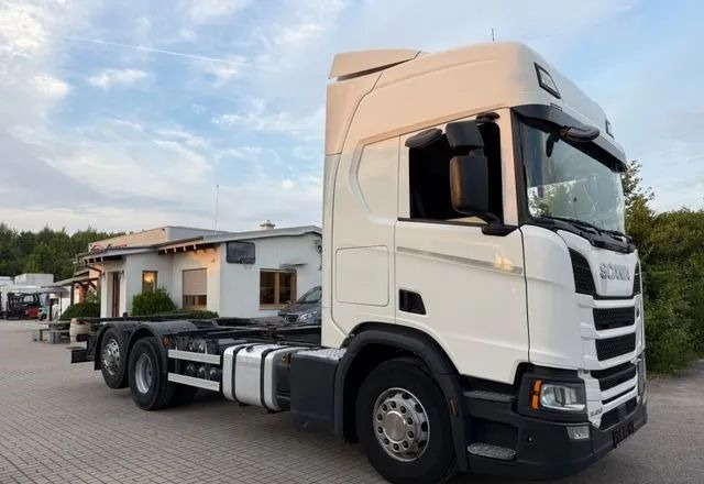 Scania R450 BDF • 6x2 • Euro 6d • Skrętna tylna oś • Retarder • Pod zabudowę • - Alvaz teherautó: 3 kép. Scania R450 BDF • 6x2 • Euro 6d • Skrętna tylna oś • Retarder • Pod zabudowę • - Alvaz teherautó: 3 kép.