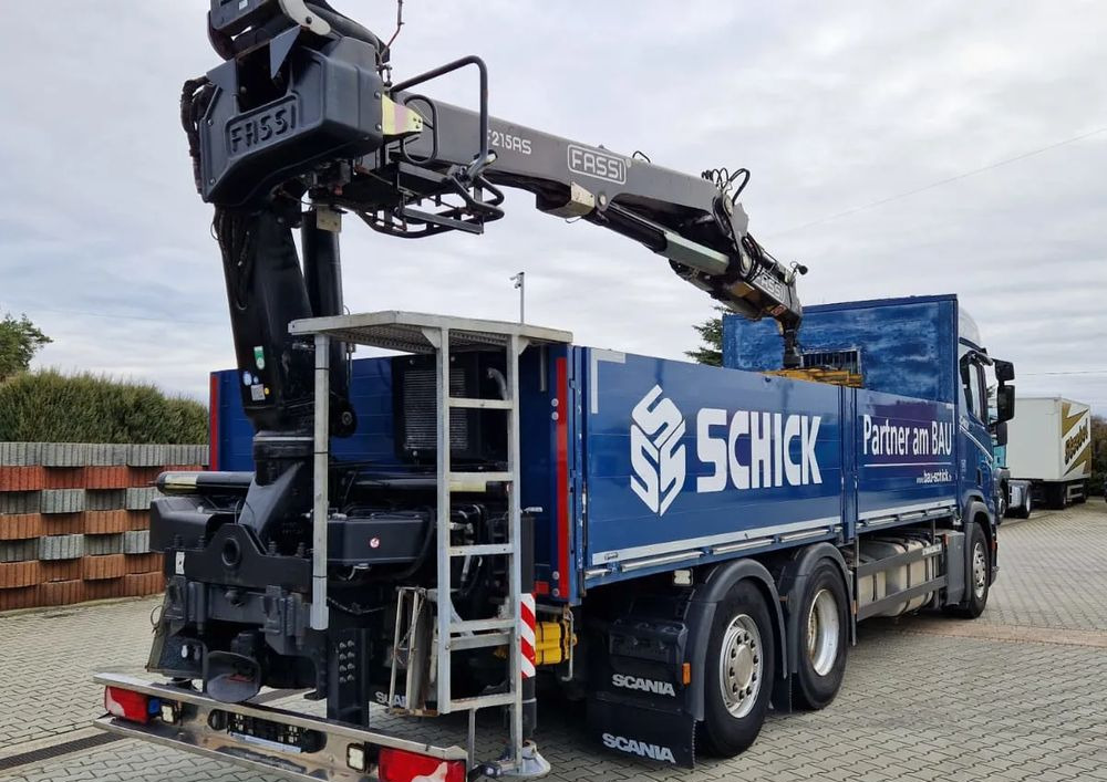 Scania Scania/ R 500/ 6x2 /Fassi F 215 AS - Platós teherautó, Darus autó: 5 kép. Scania Scania/ R 500/ 6x2 /Fassi F 215 AS - Platós teherautó, Darus autó: 5 kép.