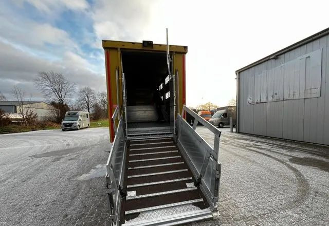 Volvo FH 420 • KABA • Transport Zwierząt 3xŚwinie/ 2xBydło 3-piętrowy • Euro 5 • Retarder • Oś podnoszona i skrętna - Állatszállító teherautó: 5 kép. Volvo FH 420 • KABA • Transport Zwierząt 3xŚwinie/ 2xBydło 3-piętrowy • Euro 5 • Retarder • Oś podnoszona i skrętna - Állatszállító teherautó: 5 kép.