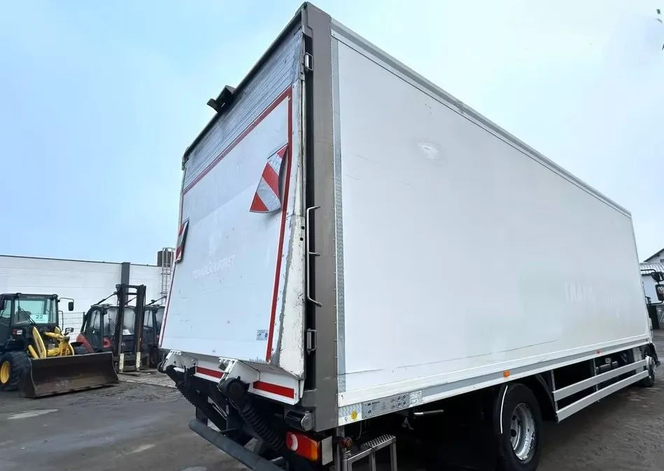 Volvo FL 250 | Chłodnia Carrier Supra -30°C | Hydrauliczna platforma załadunkowa | ogrzewanie postojowe | 187 654 km | Automatyczna skrzynia | Euro 6 |4x2 - Hűtős teherautó: 5 kép. Volvo FL 250 | Chłodnia Carrier Supra -30°C | Hydrauliczna platforma załadunkowa | ogrzewanie postojowe | 187 654 km | Automatyczna skrzynia | Euro 6 |4x2 - Hűtős teherautó: 5 kép.