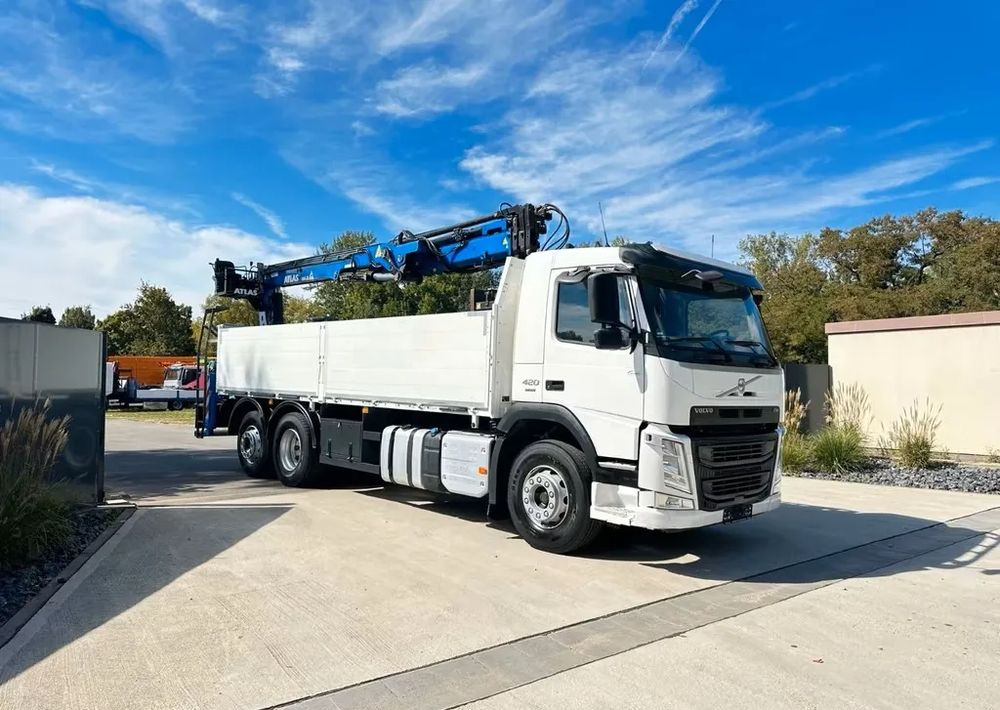 Volvo FM420 6x2 z zabudową budowlaną  / oś podnoszona i skrętna / HDS Atlas / Euro 6 / 238 000 km - Platós teherautó, Darus autó: 2 kép. Volvo FM420 6x2 z zabudową budowlaną  / oś podnoszona i skrętna / HDS Atlas / Euro 6 / 238 000 km - Platós teherautó, Darus autó: 2 kép.