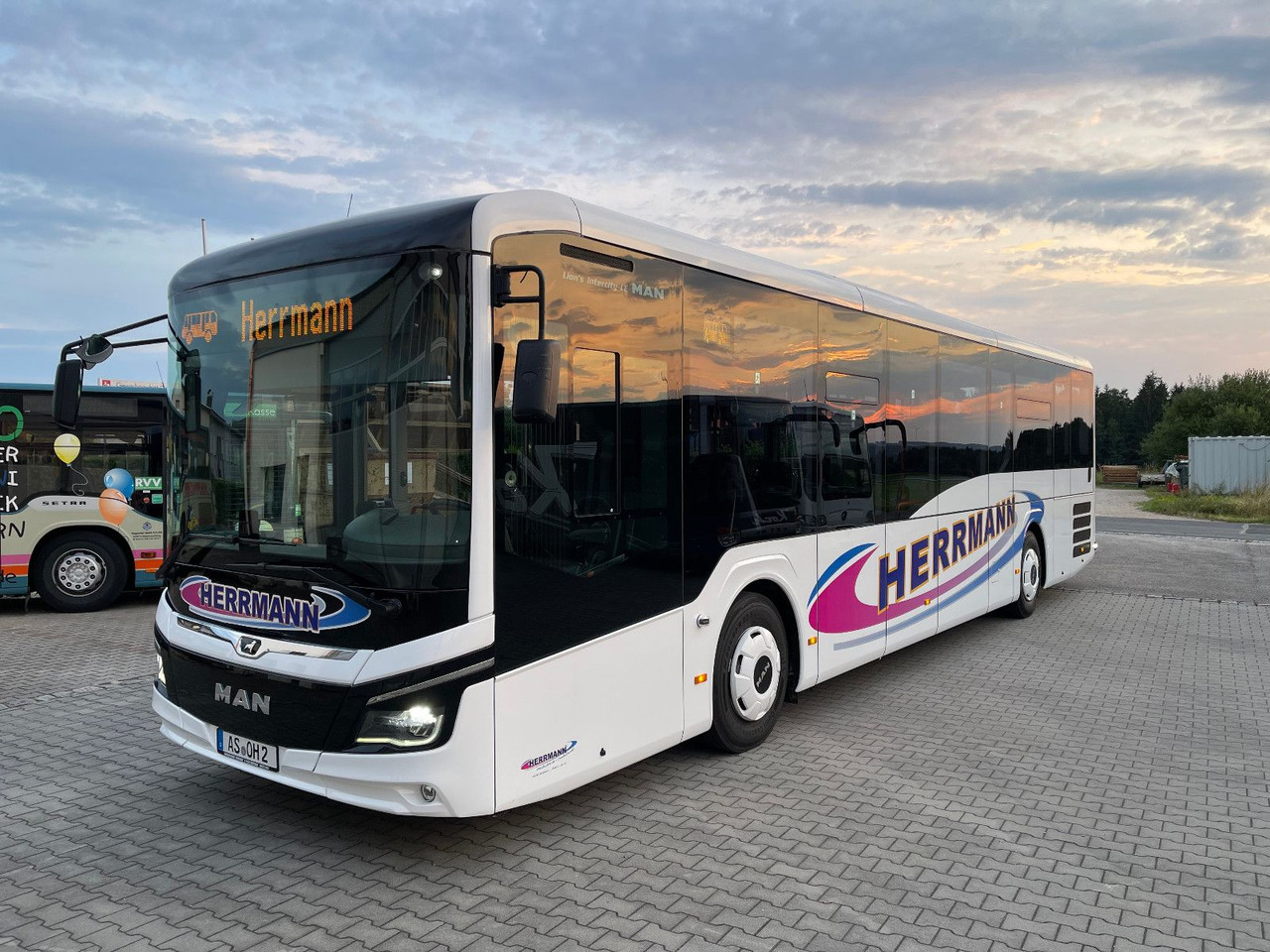 MAN Lion's Intercity LE 12 - Városi busz: 4 kép. MAN Lion's Intercity LE 12 - Városi busz: 4 kép.