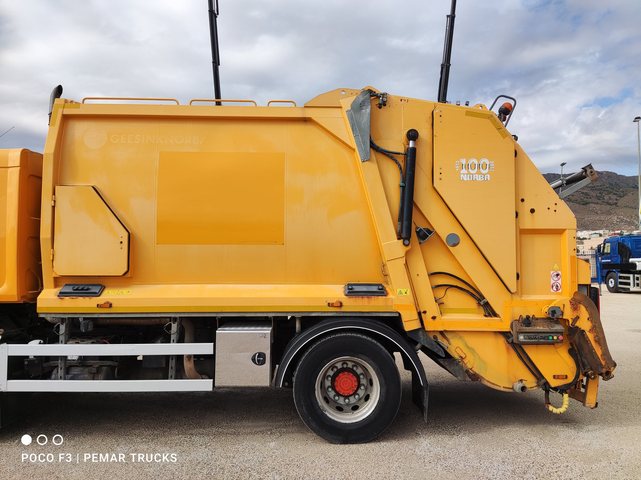 GEESINKNORBA MF300 CONTENEDOR BASURERO RECOLECTOR / COMPACTADOR - Szerszám/ Felszerelés: 1 kép. GEESINKNORBA MF300 CONTENEDOR BASURERO RECOLECTOR / COMPACTADOR - Szerszám/ Felszerelés: 1 kép.