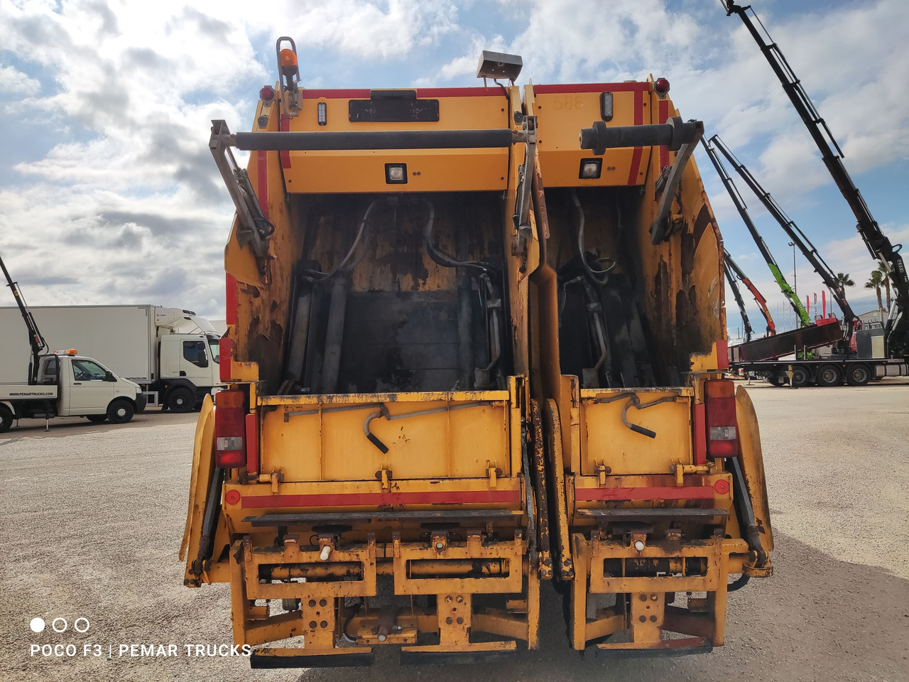 GEESINKNORBA MF300 CONTENEDOR BASURERO RECOLECTOR / COMPACTADOR - Szerszám/ Felszerelés: 3 kép. GEESINKNORBA MF300 CONTENEDOR BASURERO RECOLECTOR / COMPACTADOR - Szerszám/ Felszerelés: 3 kép.