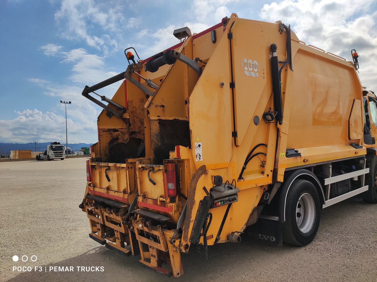 GEESINKNORBA MF300 CONTENEDOR BASURERO RECOLECTOR / COMPACTADOR - Szerszám/ Felszerelés: 4 kép. GEESINKNORBA MF300 CONTENEDOR BASURERO RECOLECTOR / COMPACTADOR - Szerszám/ Felszerelés: 4 kép.