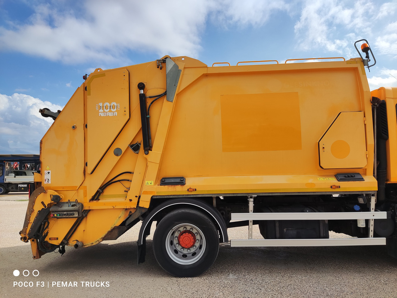 GEESINKNORBA MF300 CONTENEDOR BASURERO RECOLECTOR / COMPACTADOR - Szerszám/ Felszerelés: 5 kép. GEESINKNORBA MF300 CONTENEDOR BASURERO RECOLECTOR / COMPACTADOR - Szerszám/ Felszerelés: 5 kép.