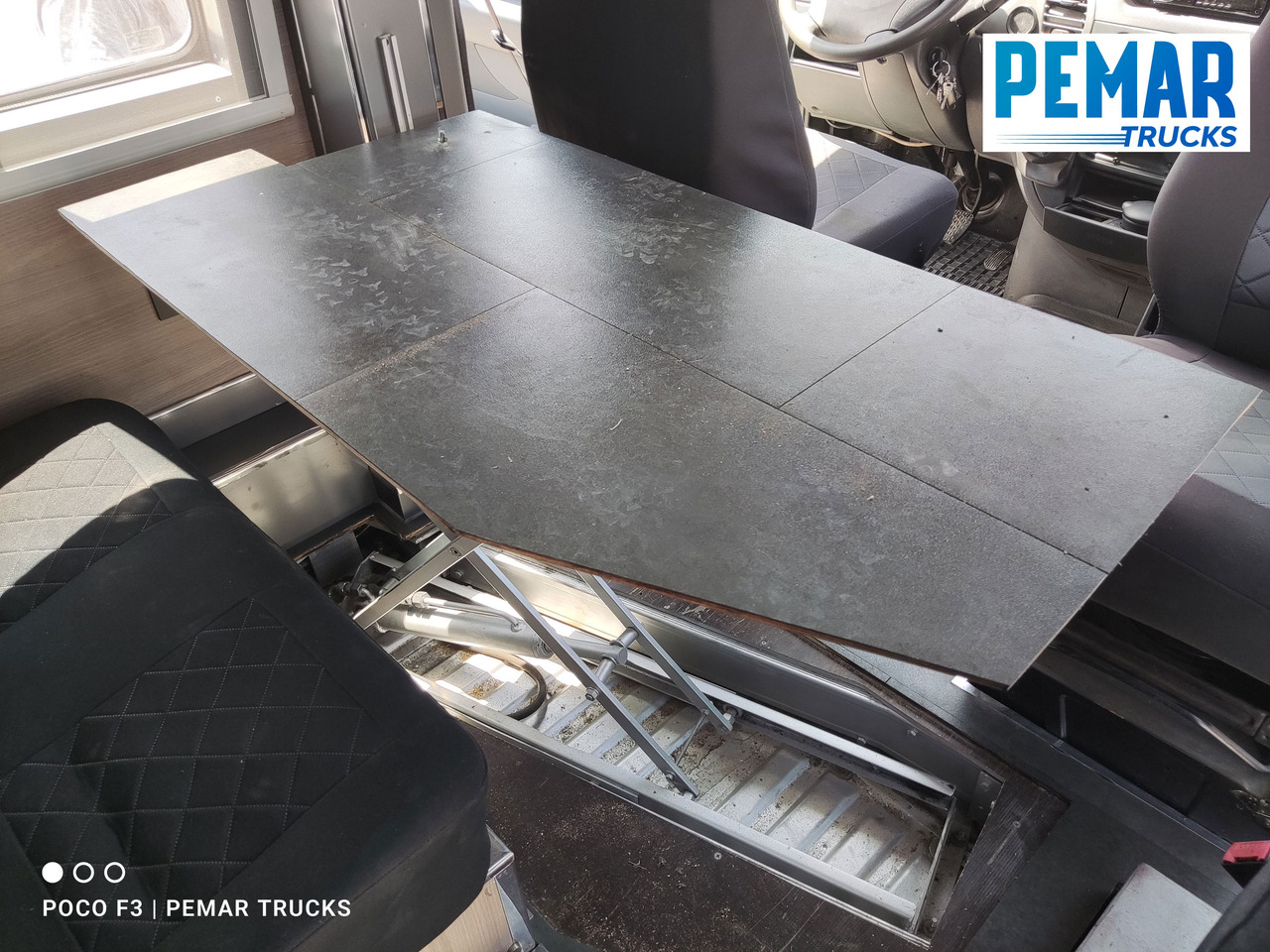 Kisteherautó MERCEDES-BENZ SPRINTER 313 CDI CAMPERIZADA: 28 kép. Kisteherautó MERCEDES-BENZ SPRINTER 313 CDI CAMPERIZADA: 28 kép.