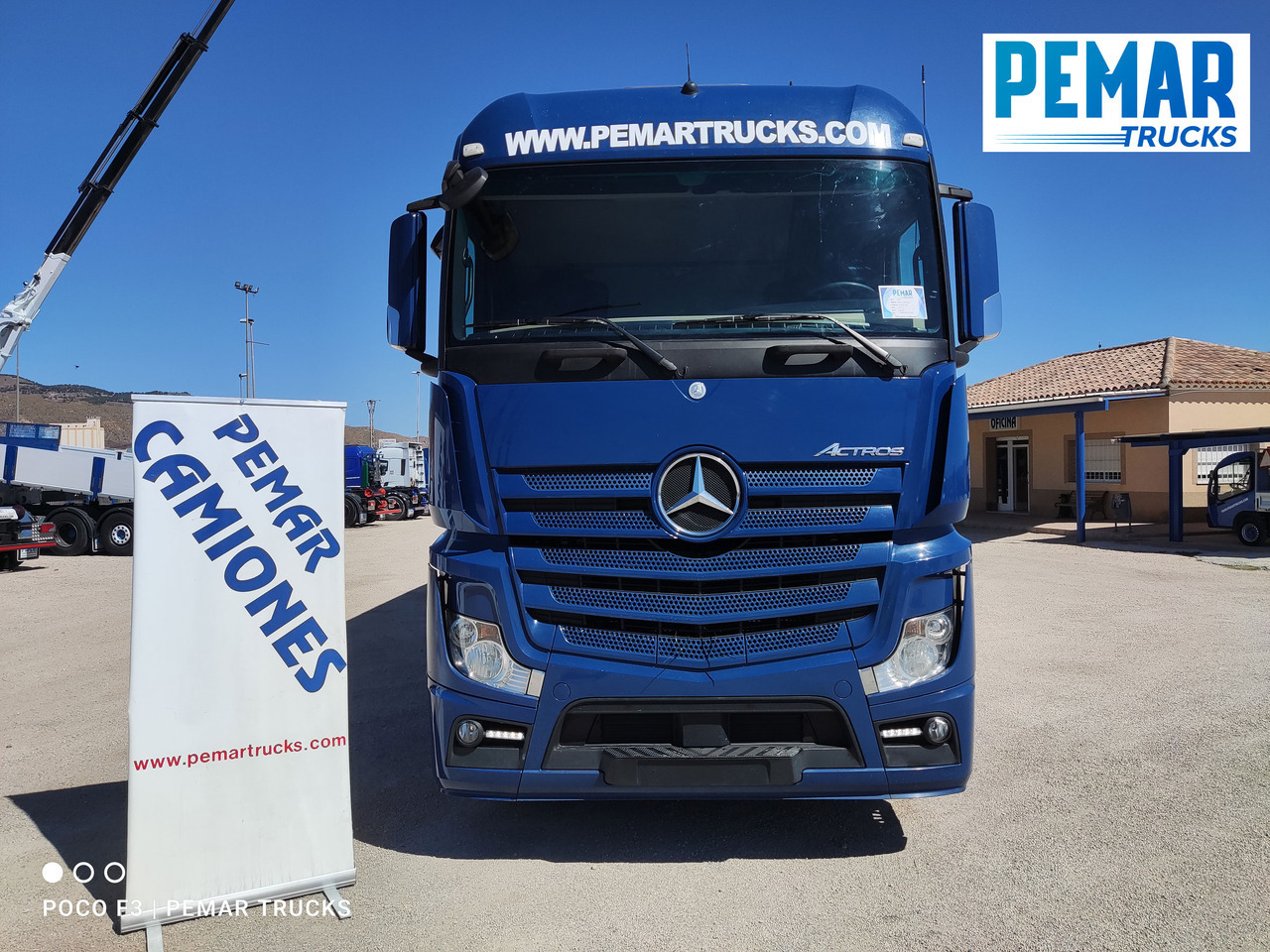 MERCEDES-BENZ ACTROS 1836 SEMITAUTLINER 18T - Ponyvás teherautó: 2 kép. MERCEDES-BENZ ACTROS 1836 SEMITAUTLINER 18T - Ponyvás teherautó: 2 kép.