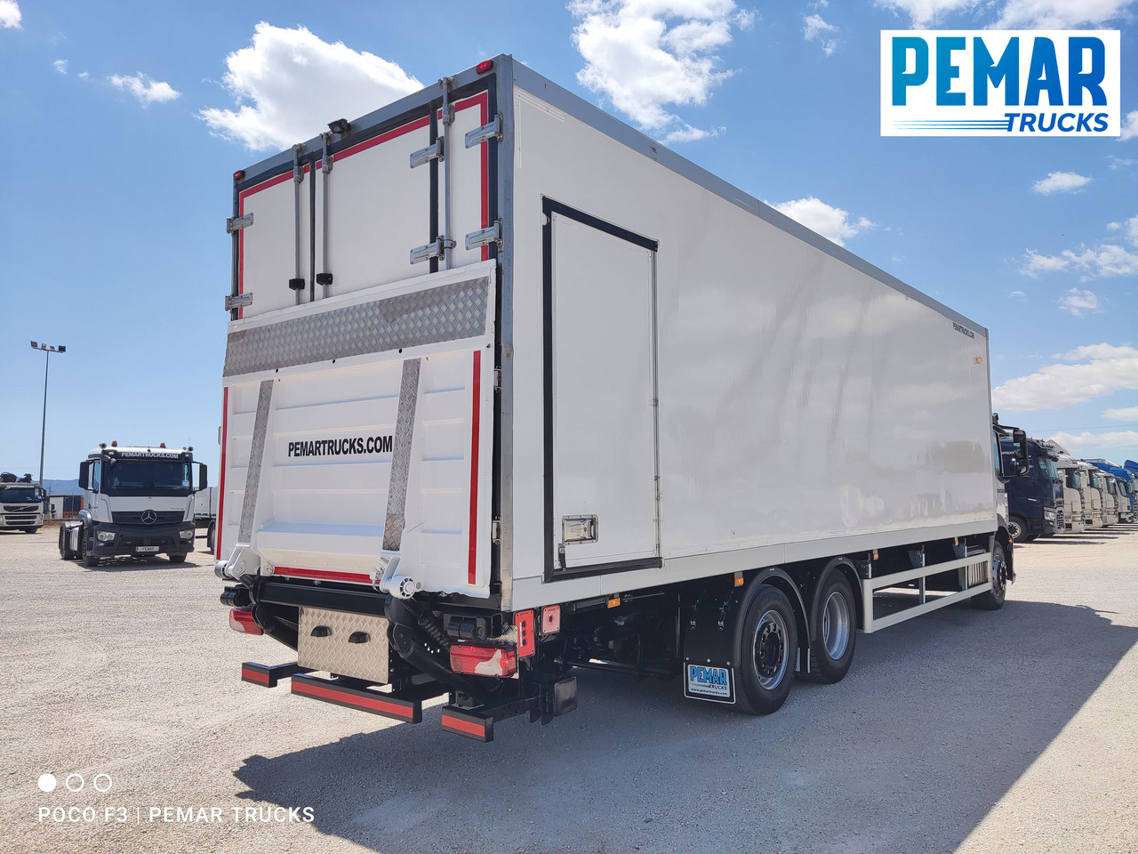 MERCEDES-BENZ ANTOS 2535 6X2 FRIGORIFICO - Hűtős teherautó: 3 kép. MERCEDES-BENZ ANTOS 2535 6X2 FRIGORIFICO - Hűtős teherautó: 3 kép.