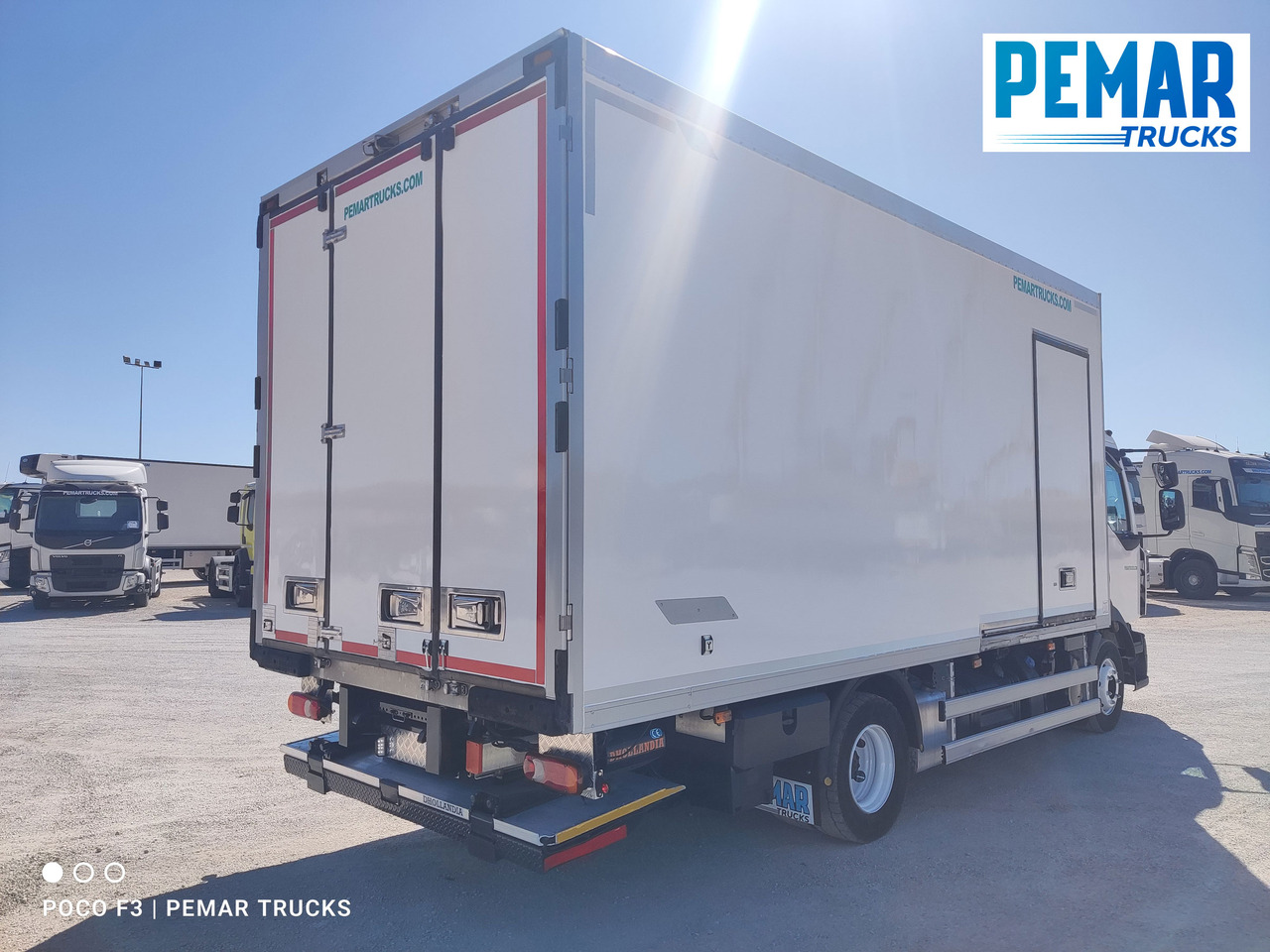 RENAULT D12 210 FRIGORIFICO 12T EURO 6 - Hűtős teherautó: 5 kép. RENAULT D12 210 FRIGORIFICO 12T EURO 6 - Hűtős teherautó: 5 kép.