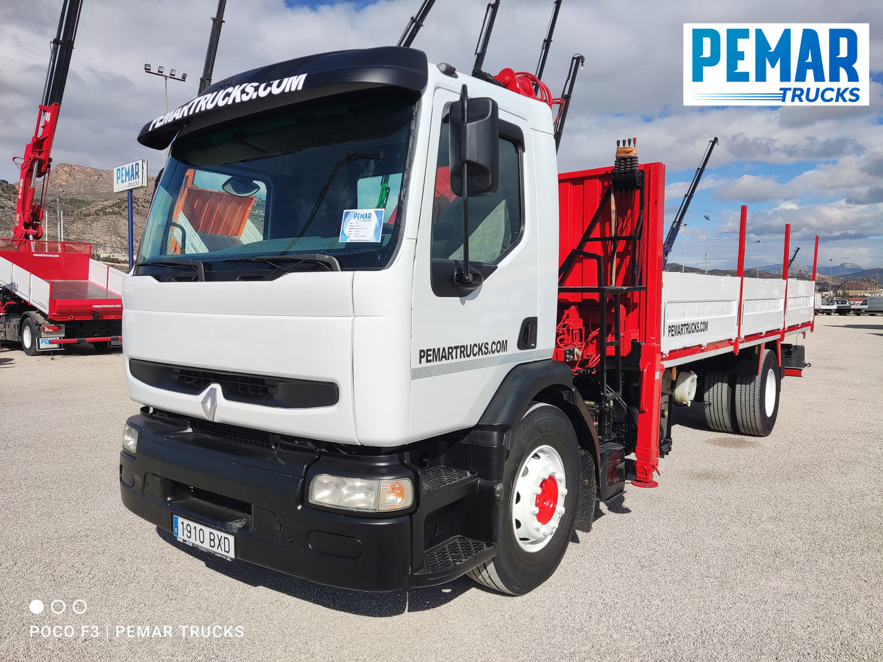 RENAULT PREMIUM 270 DCI GRUA CAJA FIJA - Darus autó: 2 kép. RENAULT PREMIUM 270 DCI GRUA CAJA FIJA - Darus autó: 2 kép.