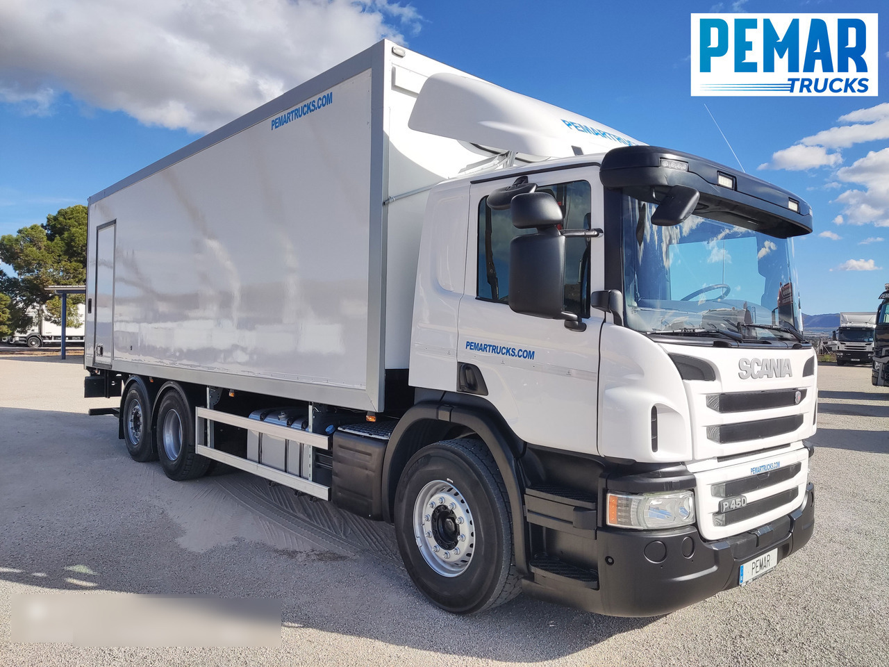 SCANIA P 450 6X2 CAJA CERRADA - Dobozos felépítményű teherautó: 3 kép. SCANIA P 450 6X2 CAJA CERRADA - Dobozos felépítményű teherautó: 3 kép.