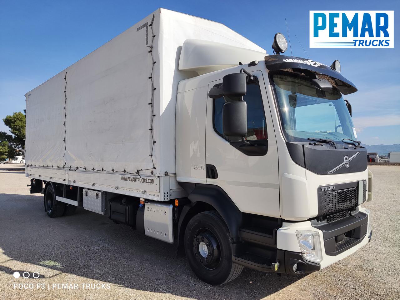 VOLVO FL 250 SEMITAUTLINER 16T - Ponyvás teherautó: 3 kép. VOLVO FL 250 SEMITAUTLINER 16T - Ponyvás teherautó: 3 kép.