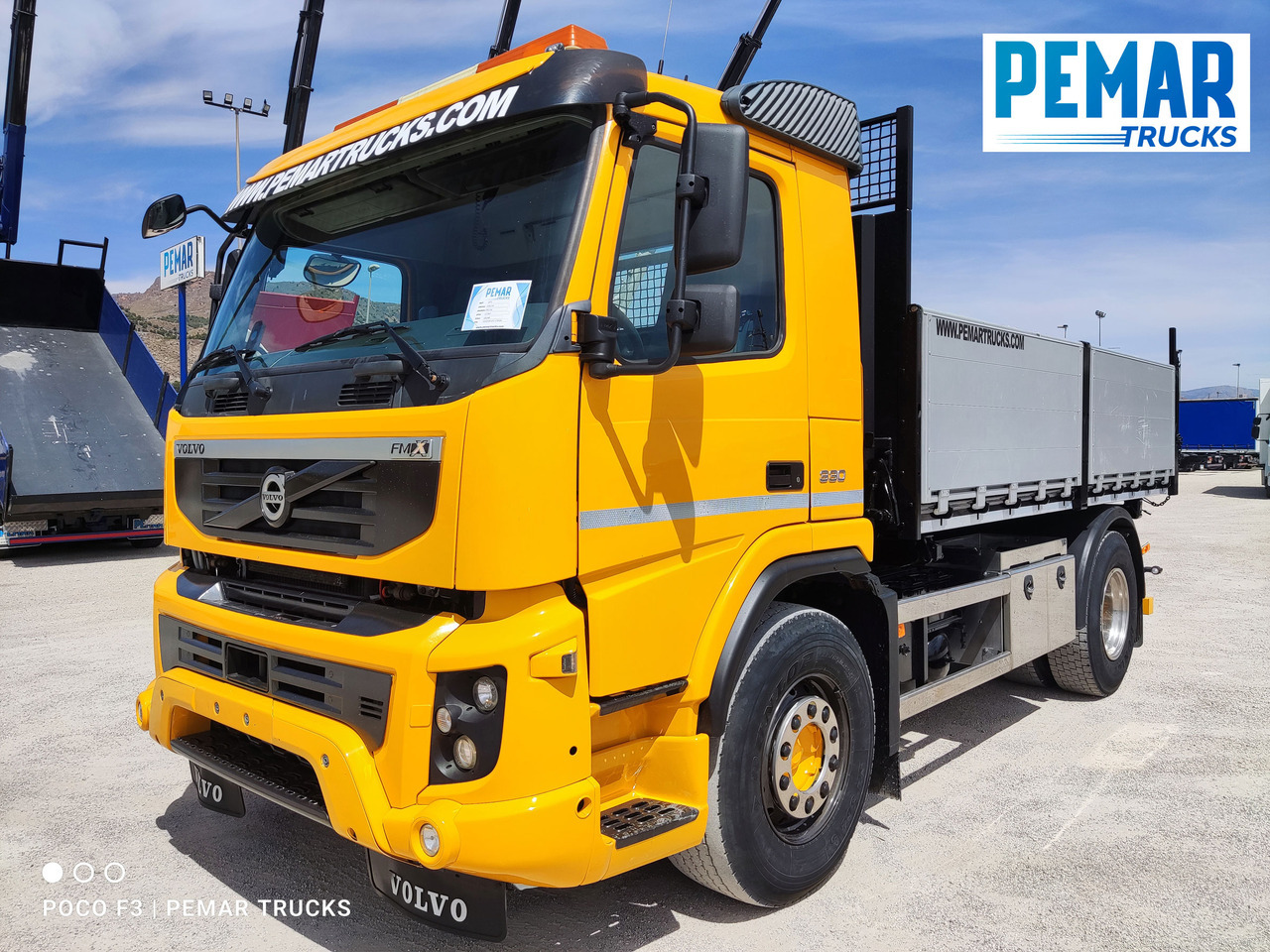 VOLVO FMX 330 BASCULANTE 18T - Billenőplatós teherautó: 2 kép. VOLVO FMX 330 BASCULANTE 18T - Billenőplatós teherautó: 2 kép.