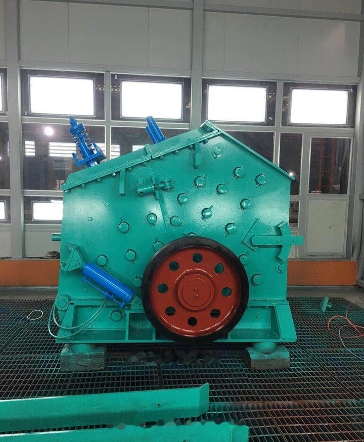 Hazemag KHSI-1010 HSI Crusher - Röpítő törő: 4 kép. Hazemag KHSI-1010 HSI Crusher - Röpítő törő: 4 kép.