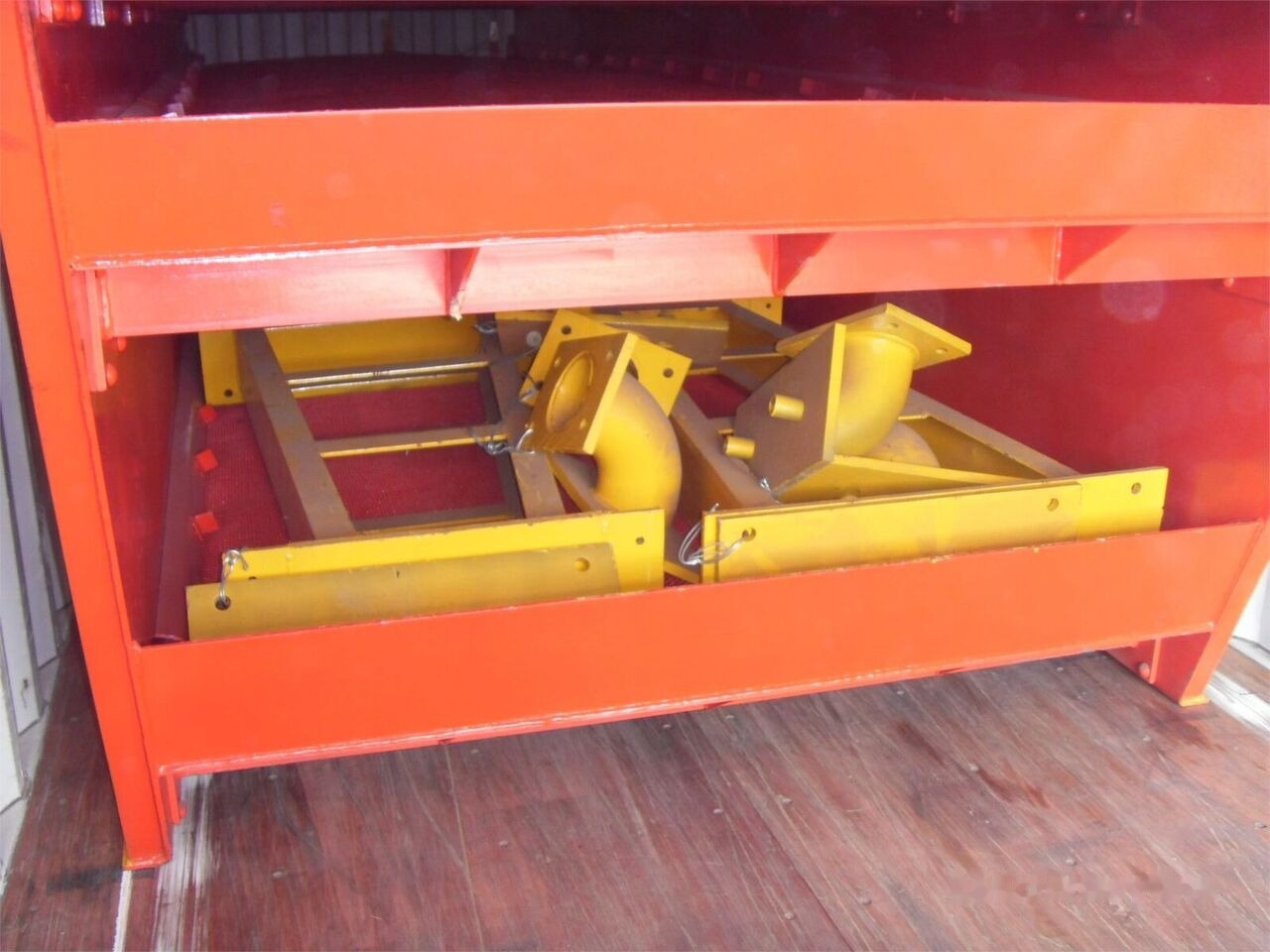 Kinglink Gold Ore Vibrating Screen 3YA1860 | 200TPH - Osztályozó berendezés: 3 kép. Kinglink Gold Ore Vibrating Screen 3YA1860 | 200TPH - Osztályozó berendezés: 3 kép.