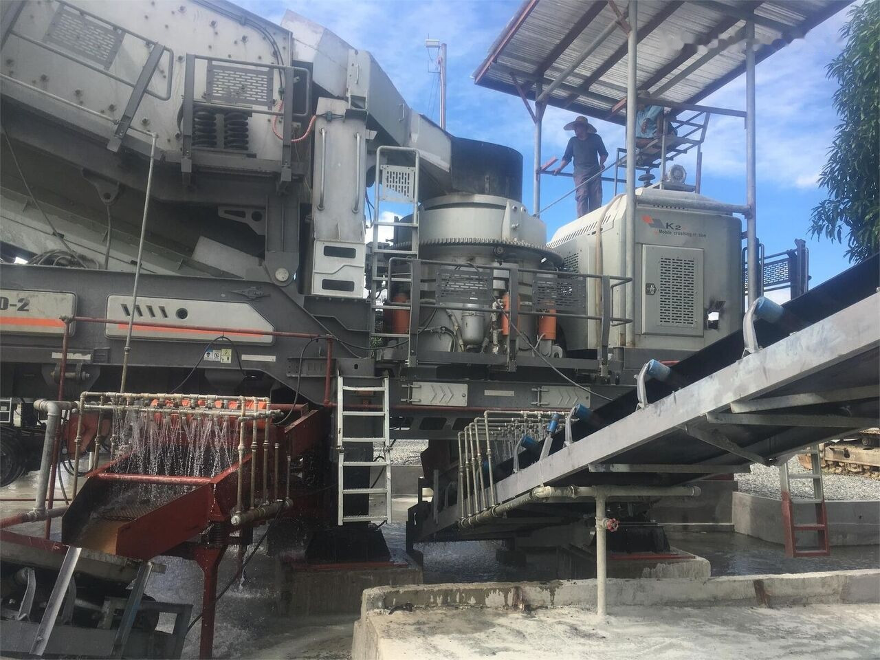 Kinglink HPY300 River Pebble Rock Portable Cone Crusher - Kúpos törő: 1 kép. Kinglink HPY300 River Pebble Rock Portable Cone Crusher - Kúpos törő: 1 kép.