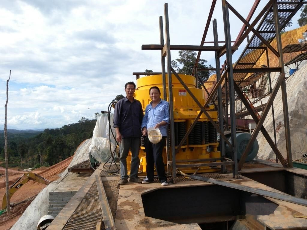 Kinglink Hematite Iron Ore Cone Crusher KLC1300 - Kúpos törő: 2 kép. Kinglink Hematite Iron Ore Cone Crusher KLC1300 - Kúpos törő: 2 kép.