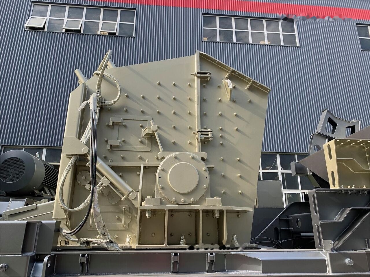 Kinglink KL3S2160F1315 Portable Impact Crusher Plant - Röpítő törő: 1 kép. Kinglink KL3S2160F1315 Portable Impact Crusher Plant - Röpítő törő: 1 kép.