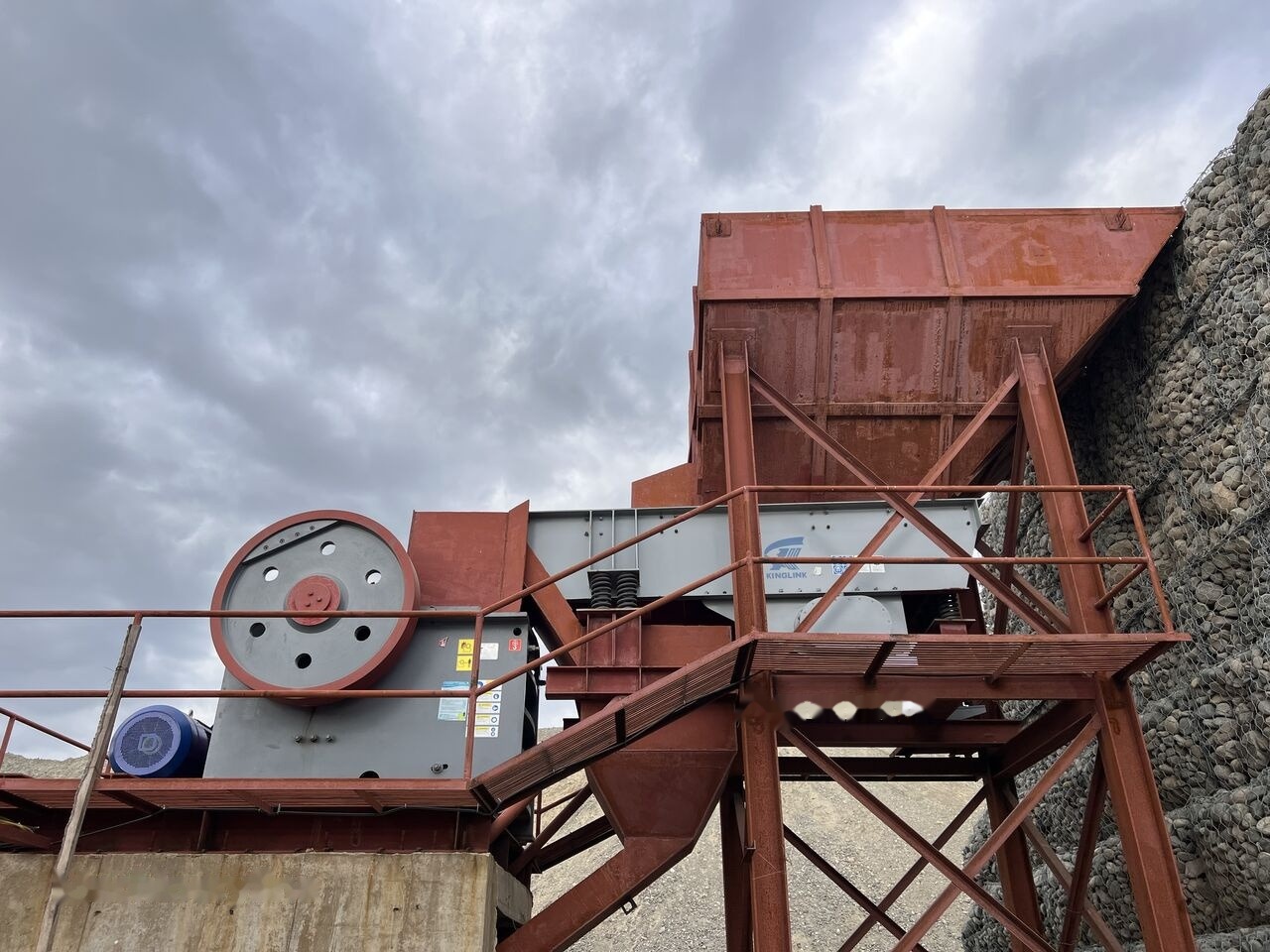 Kinglink PE2436 Primary Jaw Crusher 150TPH Riverstone - Pofás törő: 2 kép. Kinglink PE2436 Primary Jaw Crusher 150TPH Riverstone - Pofás törő: 2 kép.