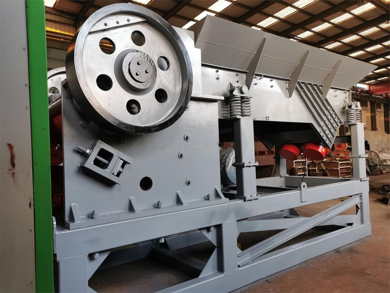 Kinglink PEX500X1500 Skid frame mounted jaw crusher for Concrete Plant - Pofás törő: 2 kép. Kinglink PEX500X1500 Skid frame mounted jaw crusher for Concrete Plant - Pofás törő: 2 kép.