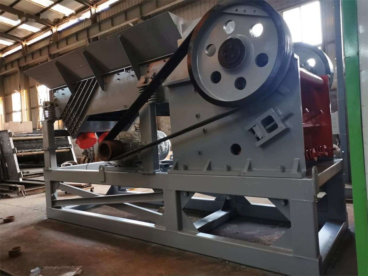 Kinglink PEX500X1500 Skid frame mounted jaw crusher for Concrete Plant - Pofás törő: 3 kép. Kinglink PEX500X1500 Skid frame mounted jaw crusher for Concrete Plant - Pofás törő: 3 kép.
