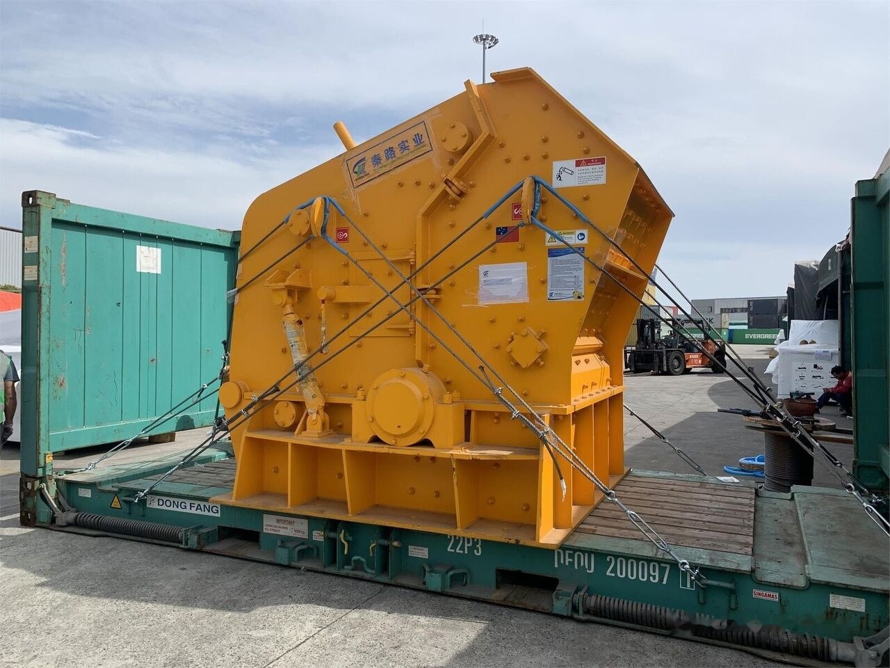 Kinglink PF1315 HSI Impactor Crusher - Röpítő törő: 1 kép. Kinglink PF1315 HSI Impactor Crusher - Röpítő törő: 1 kép.