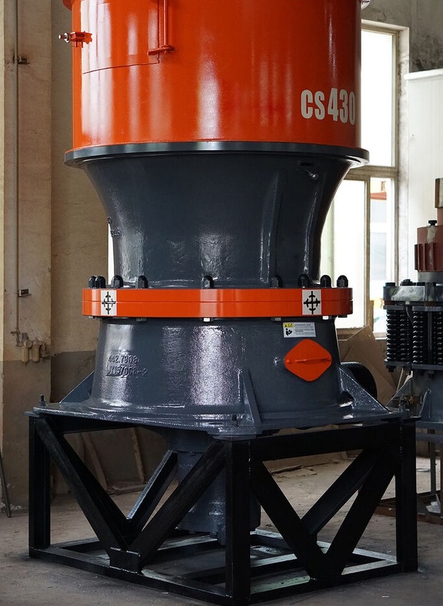 Kinglink Sandvik Type CS430 (S3800) Concrete Cone Crusher - Kúpos törő: 1 kép. Kinglink Sandvik Type CS430 (S3800) Concrete Cone Crusher - Kúpos törő: 1 kép.