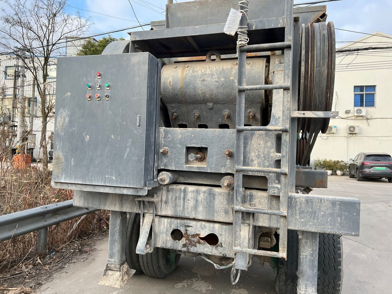 Kinglink Truck Mounted Vibrating Feeder and Jaw Crusher | Quarry | Concre - Pofás törő: 3 kép. Kinglink Truck Mounted Vibrating Feeder and Jaw Crusher | Quarry | Concre - Pofás törő: 3 kép.