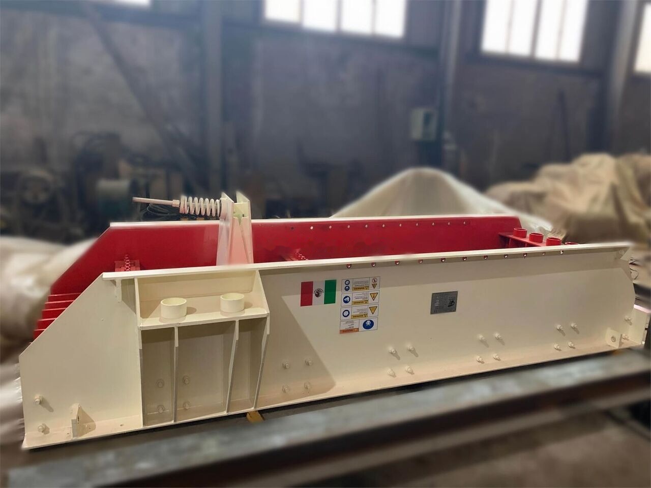 Kinglink ZSW380X96 Grizzly Vibrating Feeder - Bányászati gépek: 4 kép. Kinglink ZSW380X96 Grizzly Vibrating Feeder - Bányászati gépek: 4 kép.