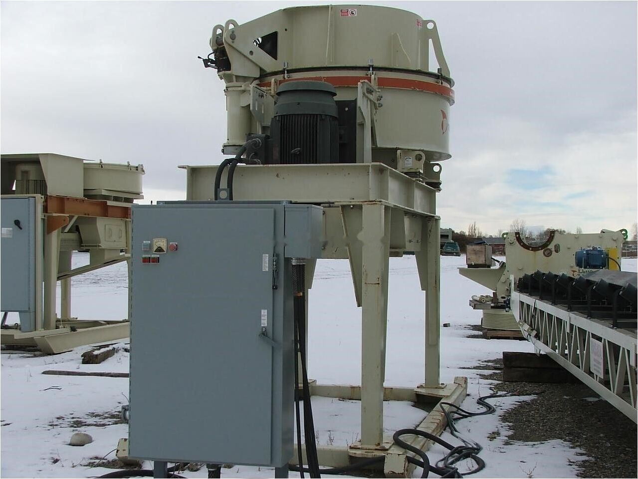 Metso BARMAC B7100SE VSI CRUSHER - Kúpos törő: 3 kép. Metso BARMAC B7100SE VSI CRUSHER - Kúpos törő: 3 kép.
