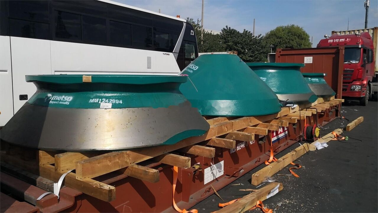 Metso HP200,HP300,HP400,HP500 Mantle and Bowl Liner - Kúpos törő: 1 kép. Metso HP200,HP300,HP400,HP500 Mantle and Bowl Liner - Kúpos törő: 1 kép.