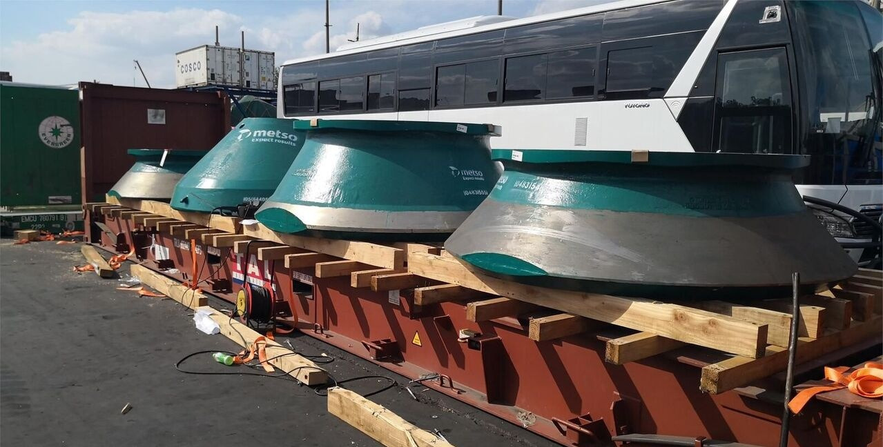 Metso HP300 Bowl liner and Mantle - Kúpos törő: 2 kép. Metso HP300 Bowl liner and Mantle - Kúpos törő: 2 kép.