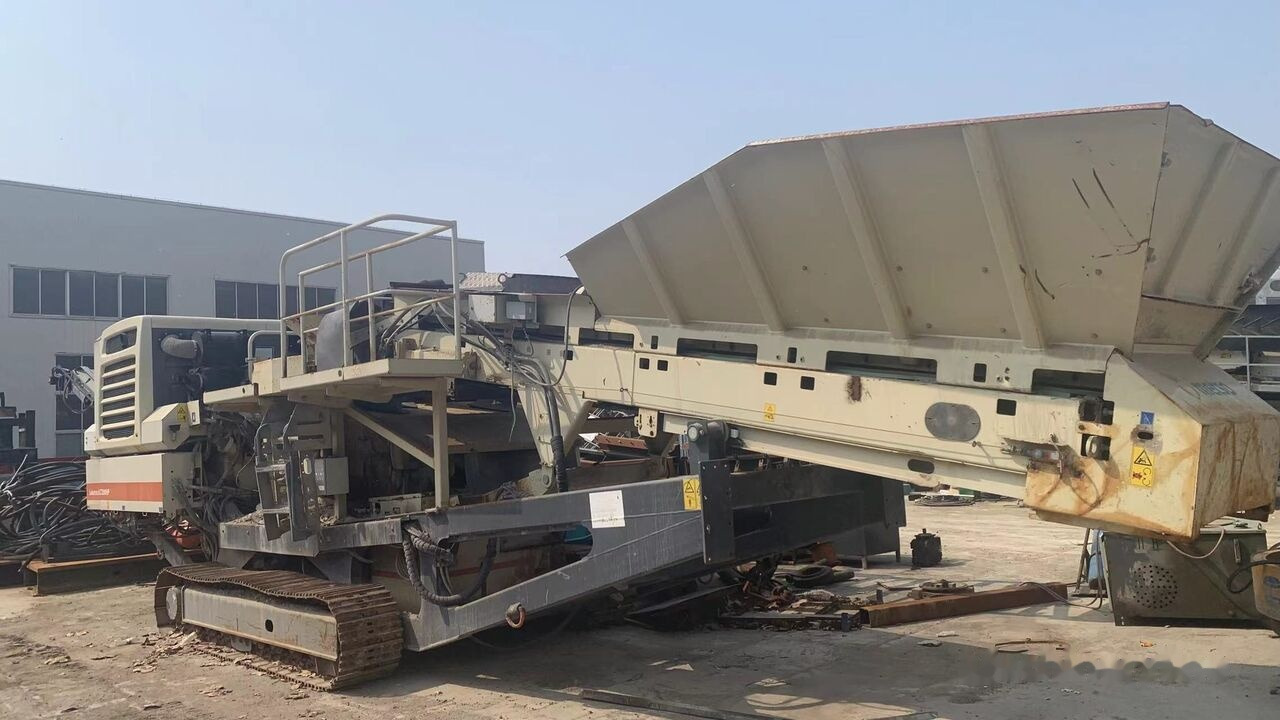 Metso LT200HP Mobile Cone Crusher - Mobil törőgép: 1 kép. Metso LT200HP Mobile Cone Crusher - Mobil törőgép: 1 kép.