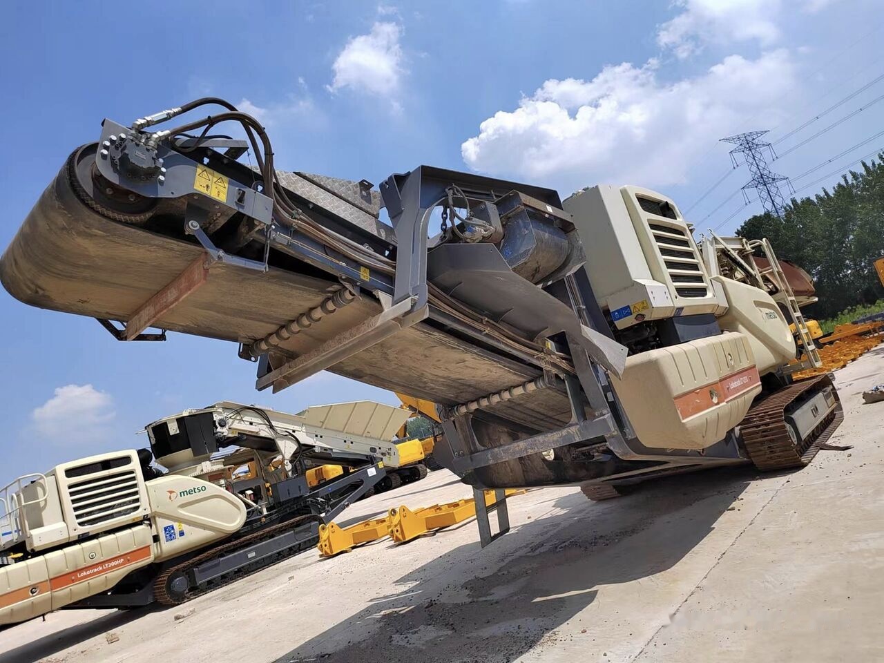 Metso Lokotrack LT1213 Impact Crusher - Mobil törőgép: 1 kép. Metso Lokotrack LT1213 Impact Crusher - Mobil törőgép: 1 kép.