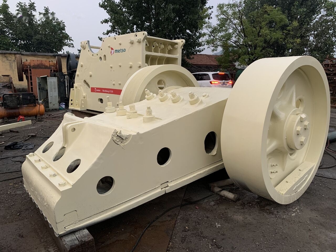 Metso Nordberg C125 Jaw Crusher - Pofás törő: 2 kép. Metso Nordberg C125 Jaw Crusher - Pofás törő: 2 kép.
