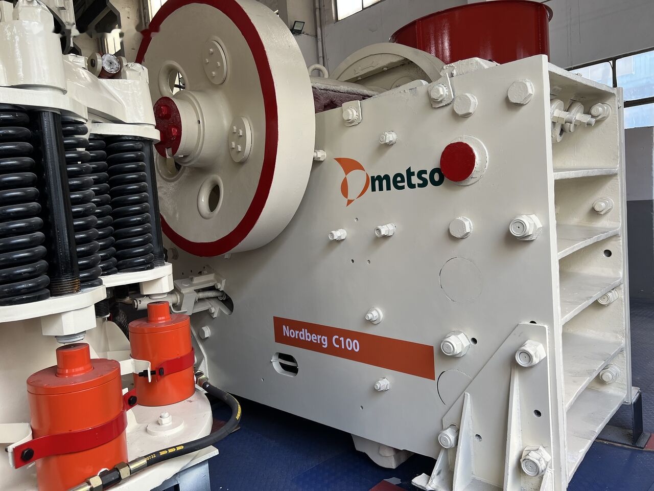 Nordberg Mesto C100 Jaw Crusher - Pofás törő: 1 kép. Nordberg Mesto C100 Jaw Crusher - Pofás törő: 1 kép.