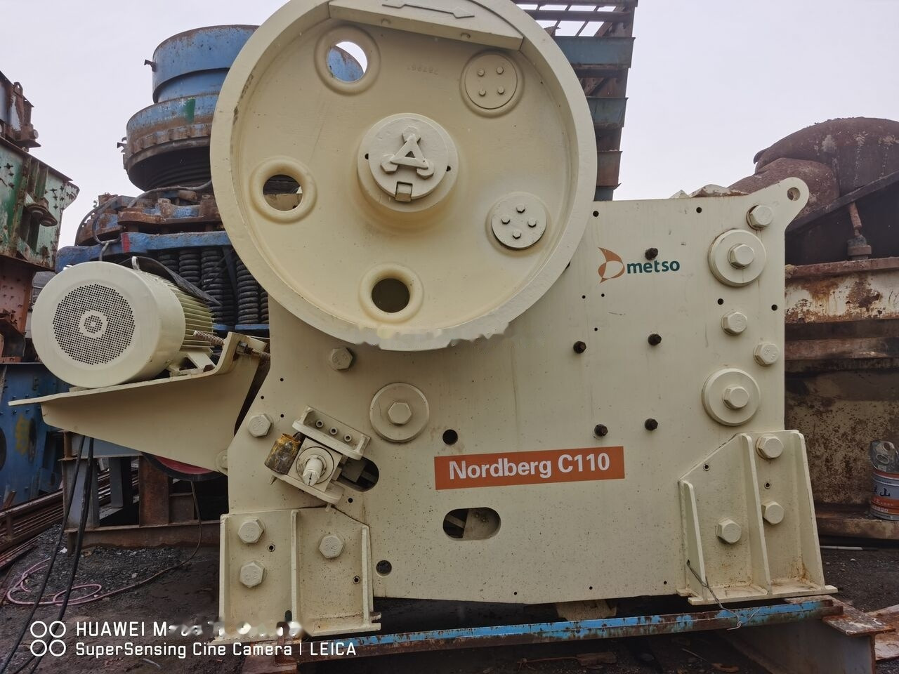 Nordberg Metso Original C110 Jaw Crusher - Pofás törő: 4 kép. Nordberg Metso Original C110 Jaw Crusher - Pofás törő: 4 kép.