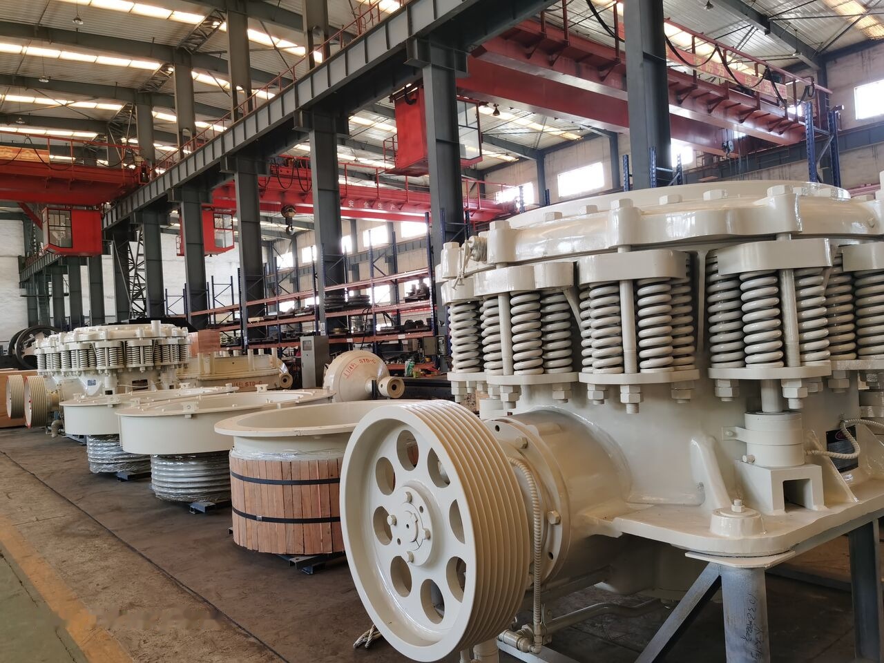 Nordberg Symons 4.25 Feet SHHD Short Head Cone Crusher - Kúpos törő: 1 kép. Nordberg Symons 4.25 Feet SHHD Short Head Cone Crusher - Kúpos törő: 1 kép.
