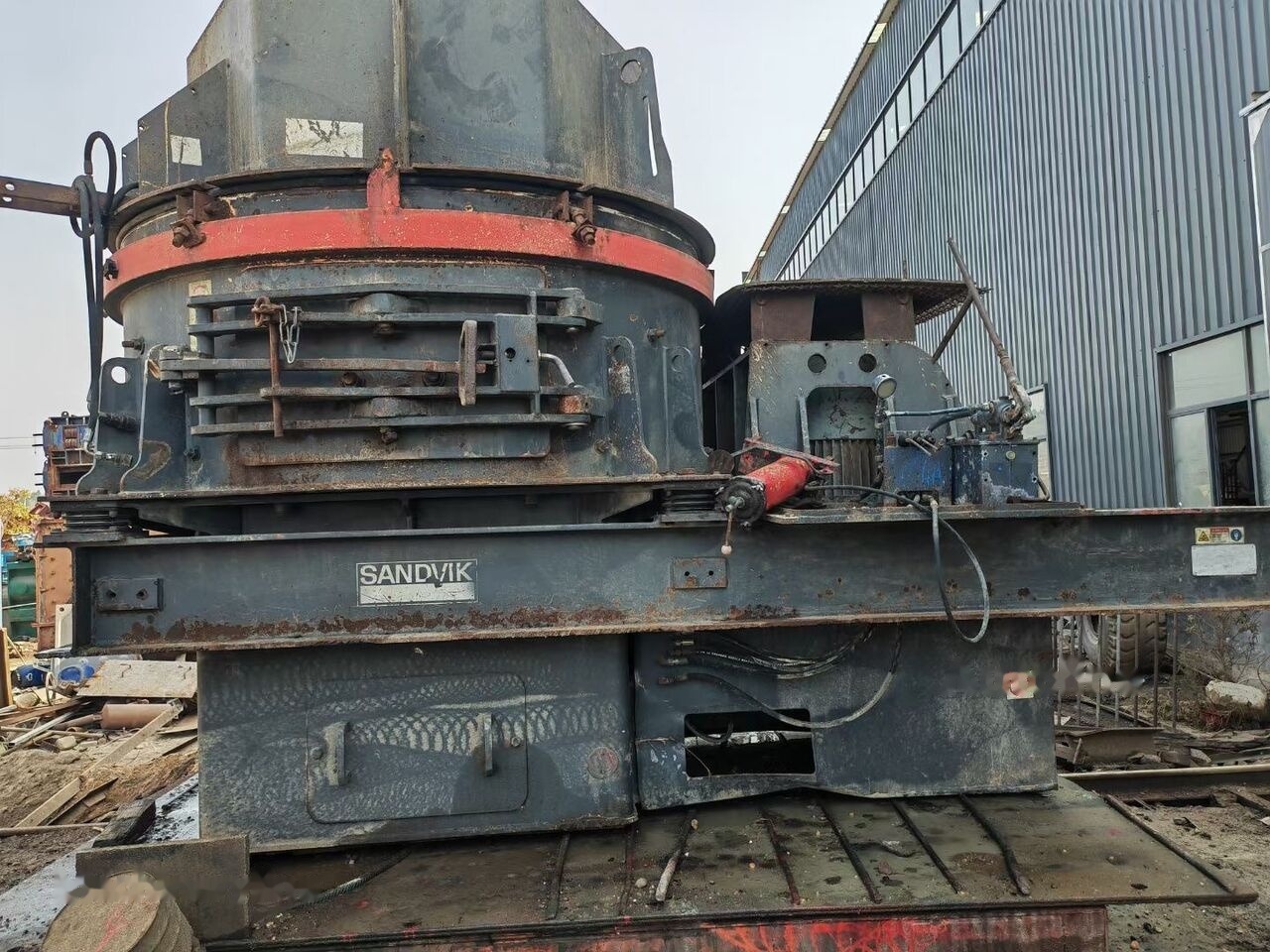Sandvik CV117 VSI Crusher - Röpítő törő: 1 kép. Sandvik CV117 VSI Crusher - Röpítő törő: 1 kép.
