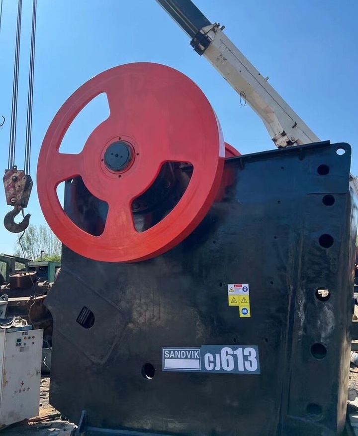 Sandvik USED CJ613 JAW CRUSHER - Pofás törő: 2 kép. Sandvik USED CJ613 JAW CRUSHER - Pofás törő: 2 kép.