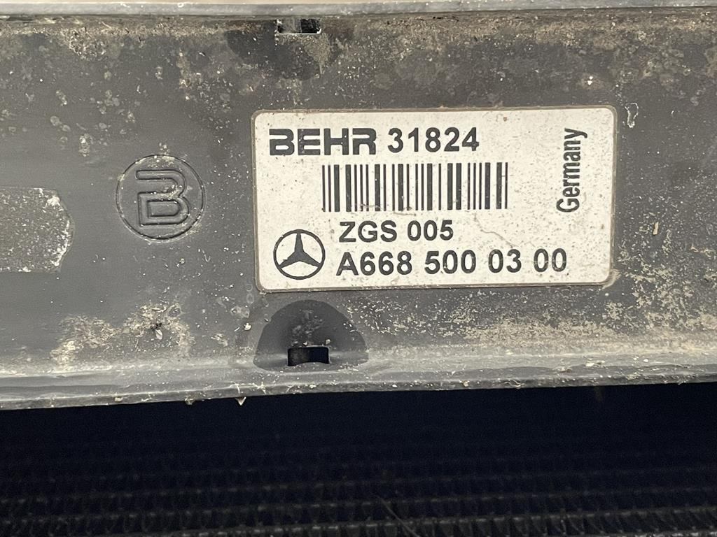 BEHR FOR MERCEDES VARIO - A 668 500 03 00 - Radiátor - Teherautó: 4 kép. BEHR FOR MERCEDES VARIO - A 668 500 03 00 - Radiátor - Teherautó: 4 kép.