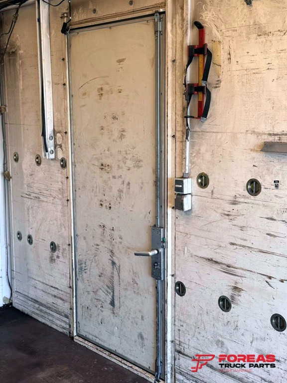 BOX BODY 6.10m x 2.48m X 2.35m - Doboz felépitmény: 5 kép. BOX BODY 6.10m x 2.48m X 2.35m - Doboz felépitmény: 5 kép.