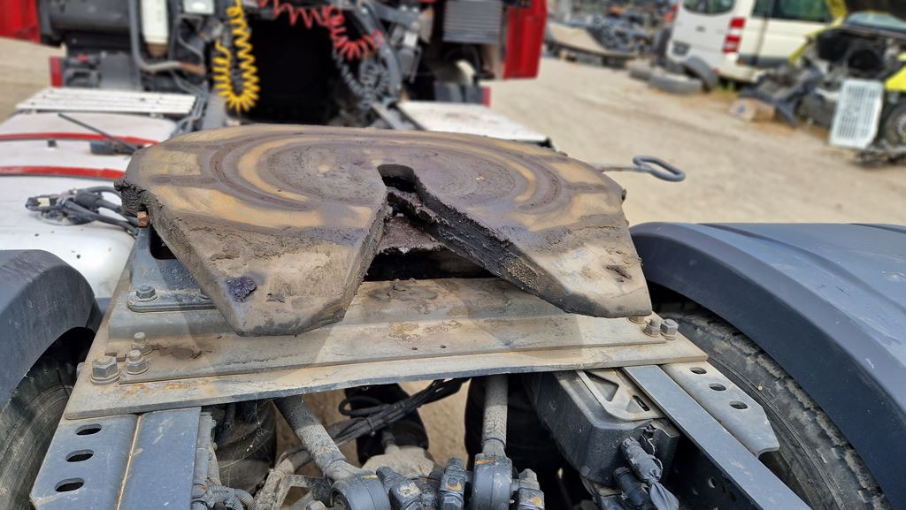 JOST JSK 37C185 Ζ1 - Nyereg - Teherautó: 1 kép. JOST JSK 37C185 Ζ1 - Nyereg - Teherautó: 1 kép.