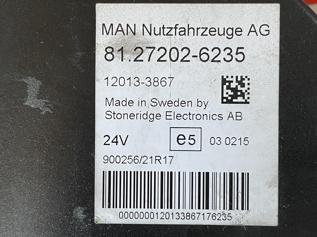 MAN TGA - 81.27202-6235 - Műszerfal - Teherautó: 3 kép. MAN TGA - 81.27202-6235 - Műszerfal - Teherautó: 3 kép.