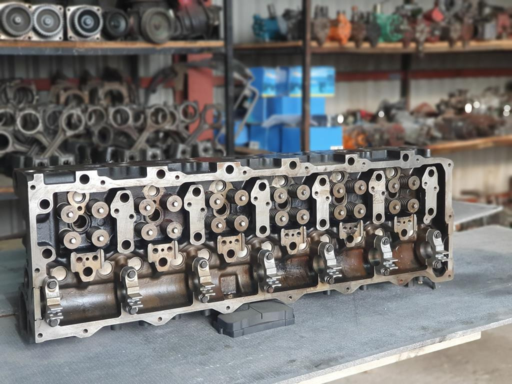 MAN TGA COMMONRAIL D20 - Motor fej - Teherautó: 3 kép. MAN TGA COMMONRAIL D20 - Motor fej - Teherautó: 3 kép.