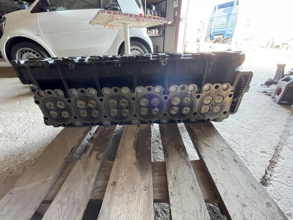 MAN TGA COMMONRAIL D20 - Motor fej - Teherautó: 3 kép. MAN TGA COMMONRAIL D20 - Motor fej - Teherautó: 3 kép.