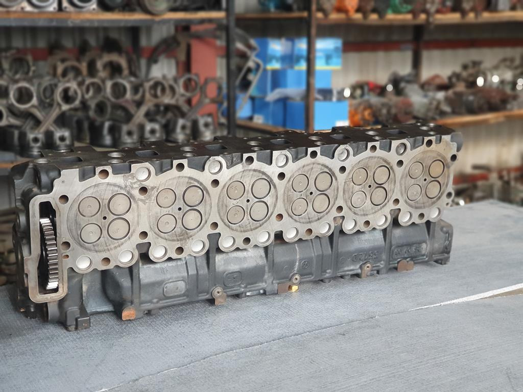 MAN TGA COMMONRAIL D20 - Motor fej - Teherautó: 2 kép. MAN TGA COMMONRAIL D20 - Motor fej - Teherautó: 2 kép.